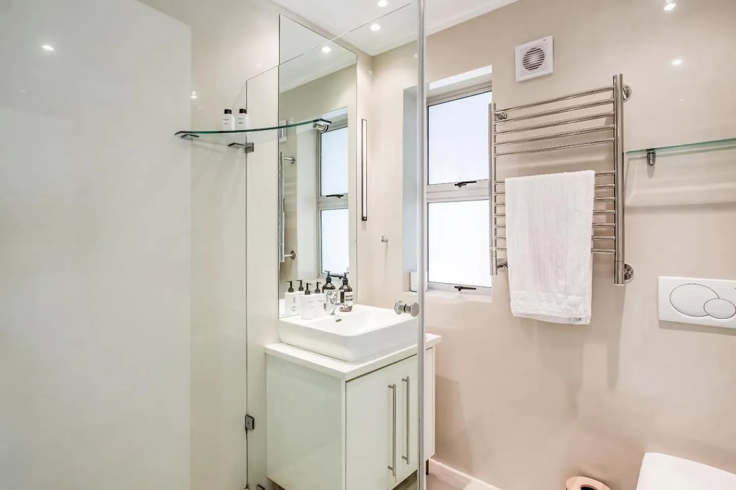 Flux Luxury Home Cape Town 0*,